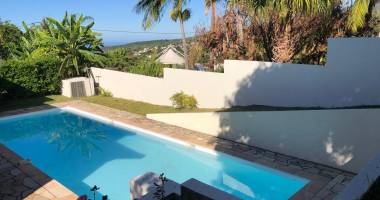 belle villa avec piscine au calme proche du parc des palmiers