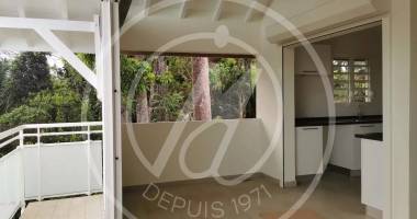 a louer villa t7 mitoyenne 2500 € - petit bourg