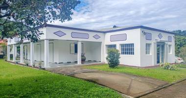 entre deux - maison  meublée f5 de 170 m2 - terrain de  1500 m² - disponible de suite