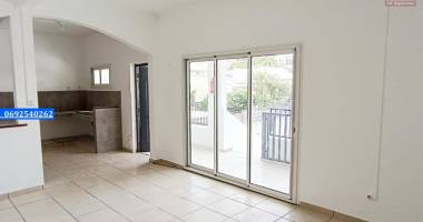 appartement t2 de 69,89 m2 habitable avec terrasse (henri tafa 0692540262)