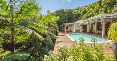 vente d'une propriÉtÉ boisÉe de 12800 m2 batie d'une demeure de 200 m2 piscine