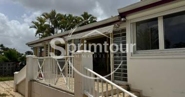 À vendre   baie-mahault villa créole t6 avec piscine sur terrain de 1000 m2