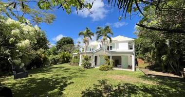 À vendre belle demeure villa f4 grand terrain 1971m2 à goyave