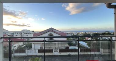 bel appartement f3 rampes de st françois vue océan