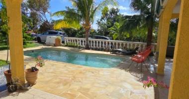maison contemporaine avec studio, piscine et jacuzzi – sainte-marie duparc