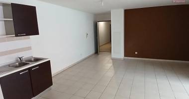 grand t2/3 65m2 avec terrasse et parking - sainte-clotilde - proche boulevard sud et faculté