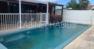 À louer - villa meublee de type 6 d'environ 158.52 m2 - saint-joseph - loyer 2 186 € + charges 130 €