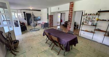 fabien teka immo vous propose une maison à la vente  dans  les bas du brulé, un peu plus haut que l'air de pique nique de bellepierre  à st denis de la réunion