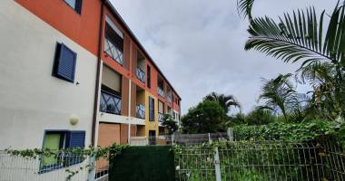 a louer appt f3 duplex au calme ste clotilde