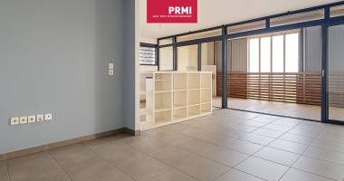 piton saint-leu : spacieux appartement t4 avec varangue et piscine, à deux pas du portail !