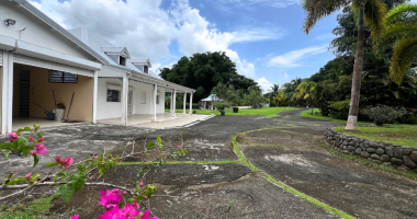 À louer - villa f6 meublée de 216m2 + bungalow - castel, lamentin