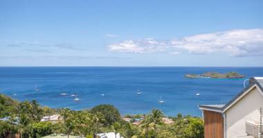 bouillante exceptionnel ensemble immobilier de 6 appartements avec vue imprenable sur la mer !