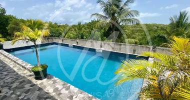 À vendre  1 029 000 € – grande maison familiale & investissement locatif – le gosier