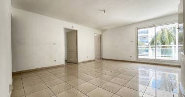 sainte clotilde (moufia) - appartement t3 libre