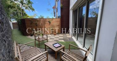 À louer - un appartement meuble f3 d'environ 61.51 m2 - saint-pierre - 1 200 €