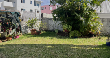 lakaz présente à la location ce local commercial d'une surface de 82.52 m2 idéalement située au cœur de sainte