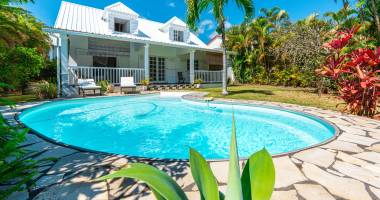 saint denis (bois de nefles ste clotilde) - maison t5 en fond d'impasse avec piscine