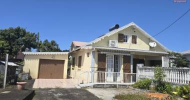 À vendre maison ancienne à saint-andré secteur petit bazar