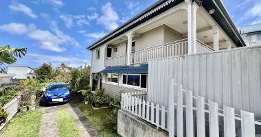 petite ile 97429 - ensemble immobilier en parfait etat - bon rendement locatif - vue degagee