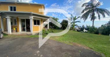 villa f7 etang sale les hauts sur 1 000m2 de terrain