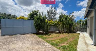 maison divisée en deux appartement - le tampon 6 pièce(s) 178 m2