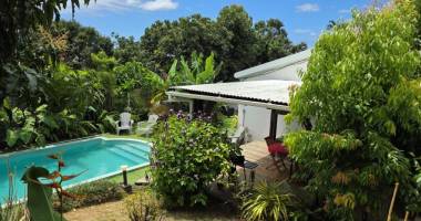 jolie villa meublée type f5 avec piscine   la bretagne