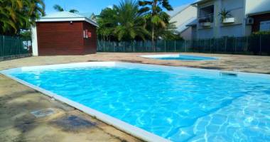 baie-mahault : moudong sud - t4 duplex dernier etage