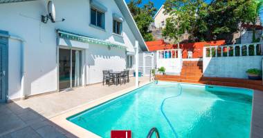 bois de nèfles-villa de type f9 d'environ 280 m² habitables