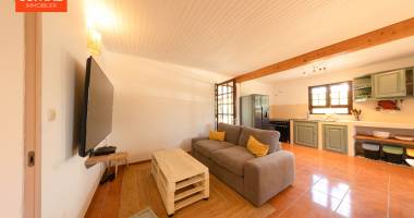 saint pierre -maison  f4 meublée de 90 m2 entièrement rénovée sur terrain de 1 000 m² - loyer 1 720 ttc -disponible des suite