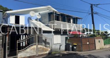 a vendre - ensemble immobilier de 322 m2 environ - saint-joseph - 199 000 €