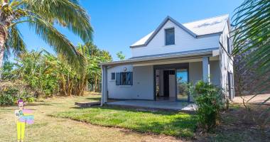 maison de 4 pièces située à grand fond st leu - ref. 254684