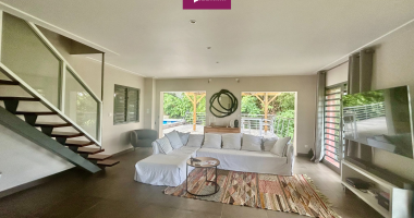 a vendre - maison d’architecte de caractère + bungalow indépendant   à dugazon - les abymes