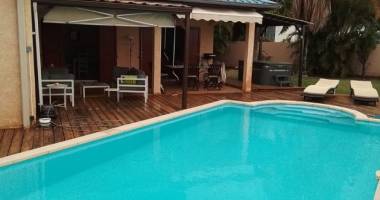 charmante maison de plain-pied avec piscine