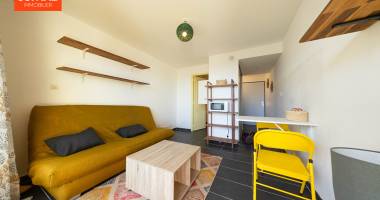 a louer le tampon - 11ème km - studio meublé  de 25 m²  loyer 599  cc - disponible de suite