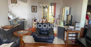 havre de paix à mi-pente à la possession, avec vue exceptionnelle sur le port et l'océan