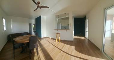 À louer   t3 meublé de 65 m2   vue imprenable sur le port de plaisance