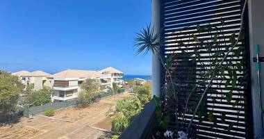 appartement t4 duplex + 2 parkings à saint gilles les bains