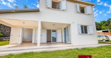 a vendre - villa récente f4 , jolie vue mer