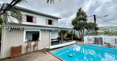 entre deux 97414 - maison À Étage - beaux volumes - piscine - belle vue