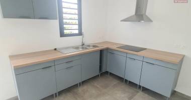 maison neuve avec 3 chambres, cuisine ÉquipÉe, situÉe sur commune carron/ ste suzanne