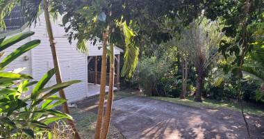 charmante maison bois individuelle sans vis-à-vis à bouillante (secteur pigeon)