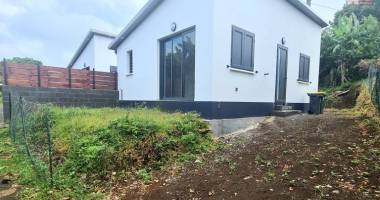 maison neuve avec 2 chambres, cuisine ÉquipÉe, situÉe sur commune carron/ ste suzanne