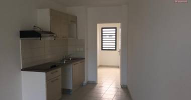 a louer ce charmant appartement de type f2 d'une surface de 45,18m2 sur la résidence albatros à sainte clotilde.