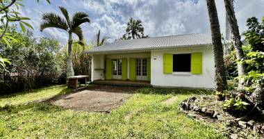 entre deux 97414 - villa fonctionnelle + bungalow - vaste terrain arbore - cadre verdoyant