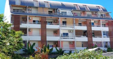 sainte clotilde spacieux f2 de 71 m2 traversant