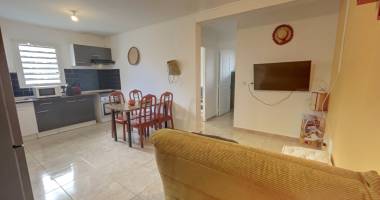 a louer: appartement t2 (1 chambre), 38 m2, meublé, sainte-pierre (ligne des bambous)