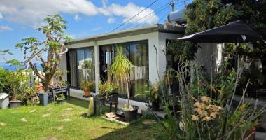 appartement t4 et dépendance de 105 m² - bois de néfles