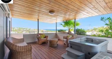 penthouse de 297m2 au sol avec vue mer et jacuzzi à saint gilles les bains ref 251940