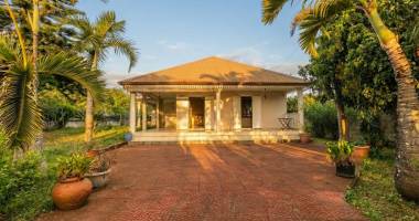 maison familiale avec grande varangue et jardin arboré - le tampon