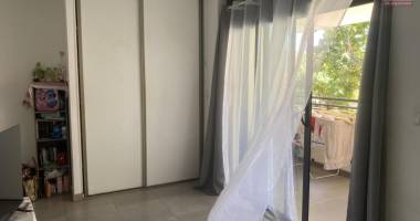 a vendre studio au centre ville de la possession.